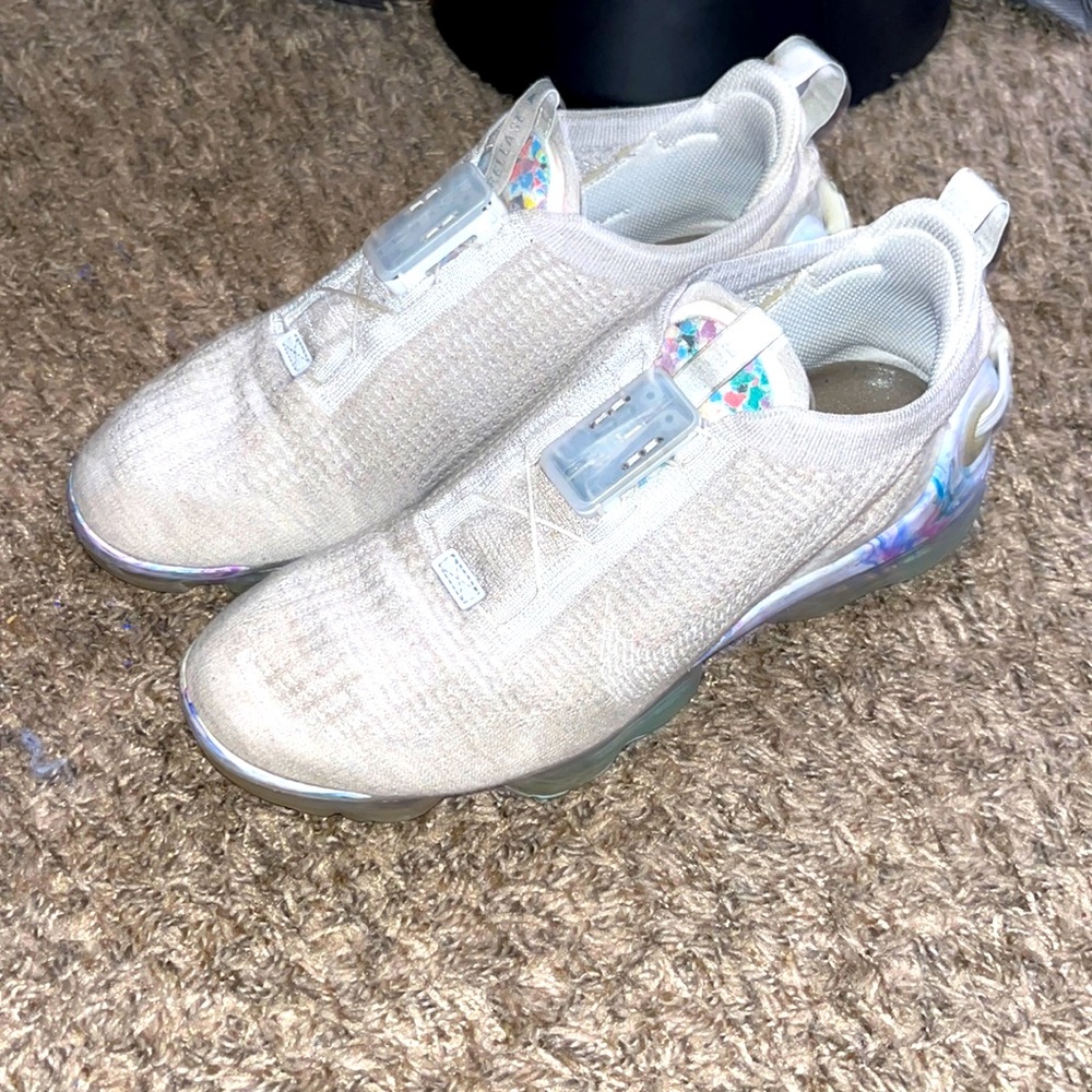 Used Nike Air VaporMax 2020 Flyknit; size: 10